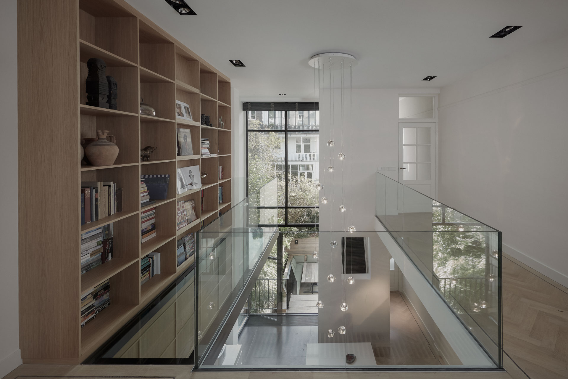 Vide en boekenkast WT Residence Amsterdam — COAST architecten Amsterdam