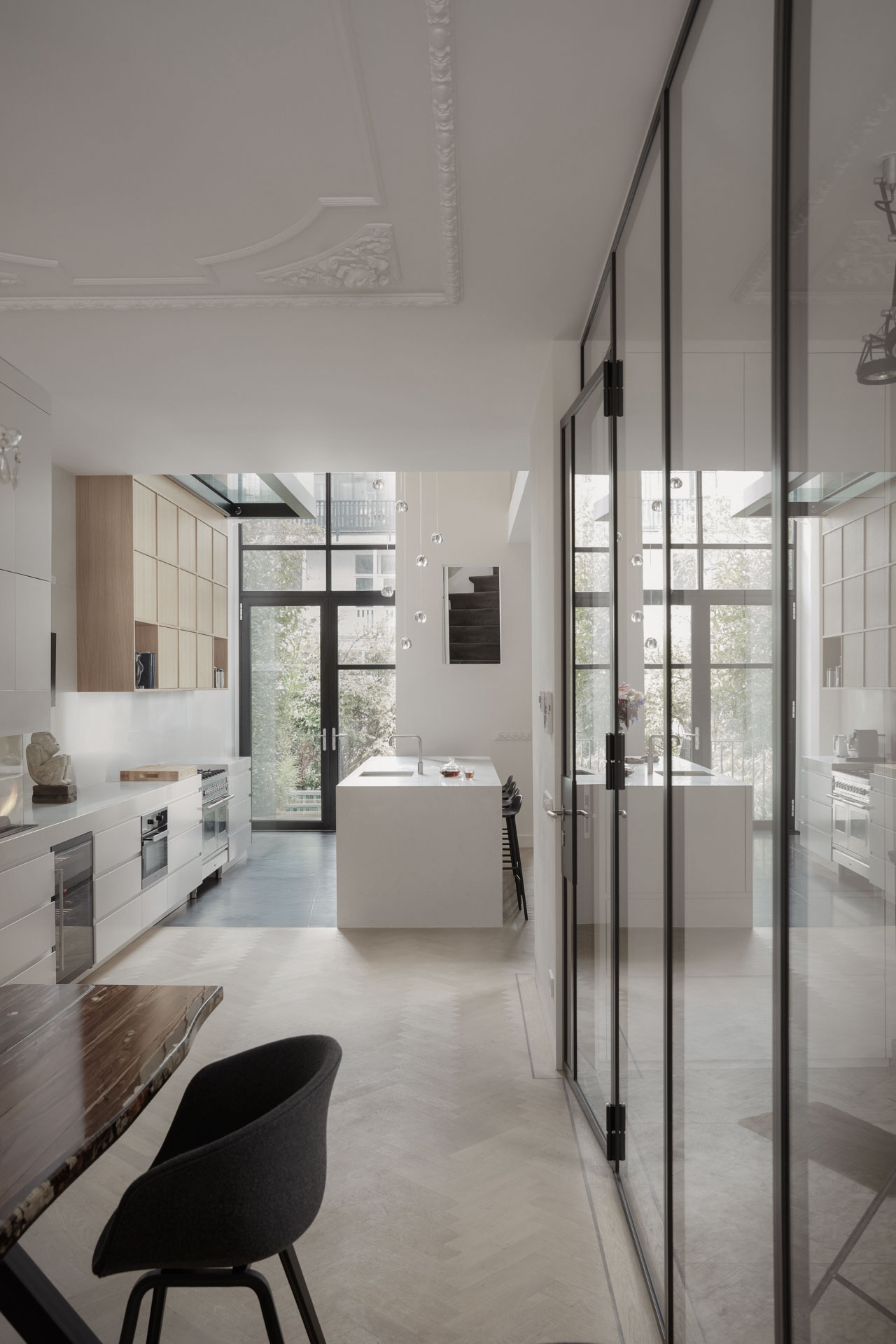 Keuken en spoeleiland WT Residence Amsterdam — COAST architecten Amsterdam